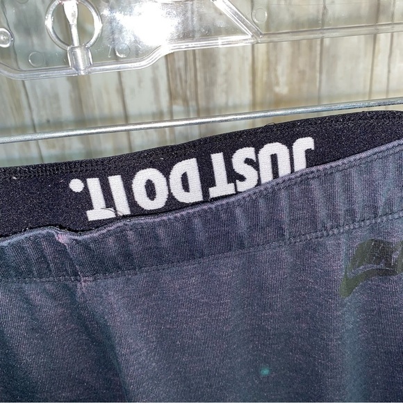 Nike Black With Purple Overtone Leggings - Picture 5 of 6